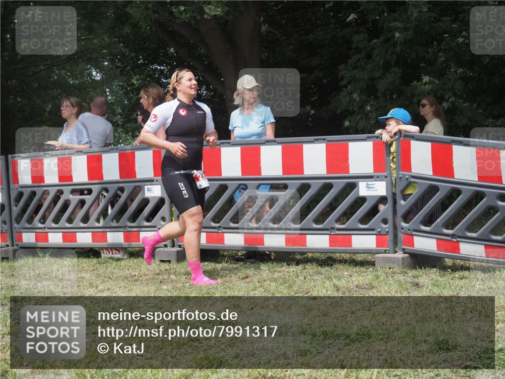 21.06.2025 - 27. Vierlanden-Triathlon KatJ http://msf.ph/oto/7991317 15.06.2025 12:31:39 Laufen  meine-sportfotos.de