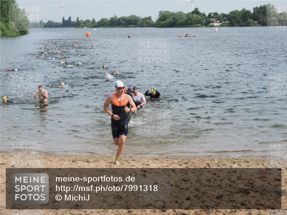 21.06.2025 - 27. Vierlanden-Triathlon MichiJ http://msf.ph/oto/7991318 15.06.2026 09:54:10 Schwimmen 267, 302, 337, 356 meine-sportfotos.de
