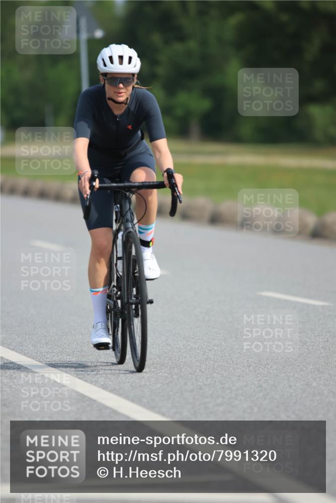15.06.2025 - 27. Vierlanden-Triathlon H.Heesch http://msf.ph/oto/7991320 15.06.2025 09:56:27 Radfahren 151, 218 meine-sportfotos.de