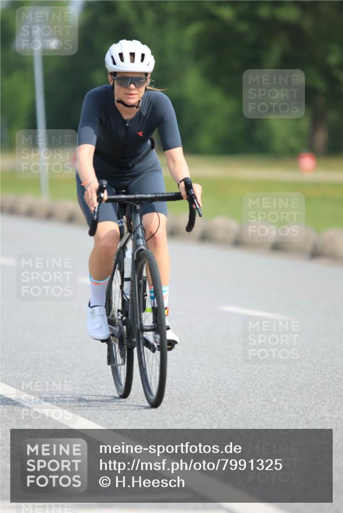 15.06.2025 - 27. Vierlanden-Triathlon H.Heesch http://msf.ph/oto/7991325 15.06.2025 09:56:27 Radfahren 151, 218 meine-sportfotos.de