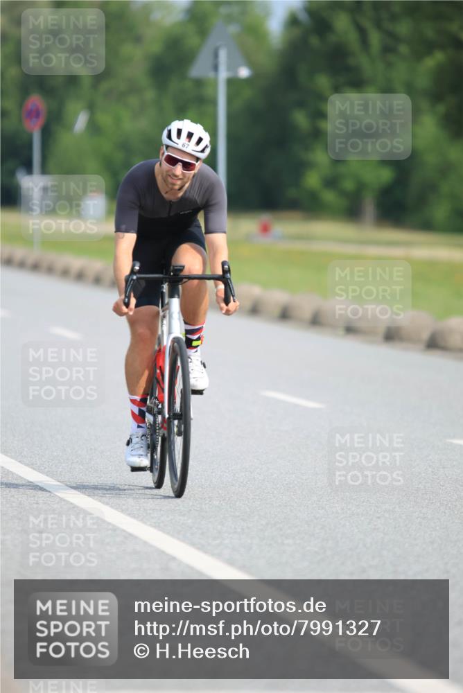 15.06.2025 - 27. Vierlanden-Triathlon H.Heesch http://msf.ph/oto/7991327 15.06.2025 09:56:45 Radfahren 35, 67 meine-sportfotos.de