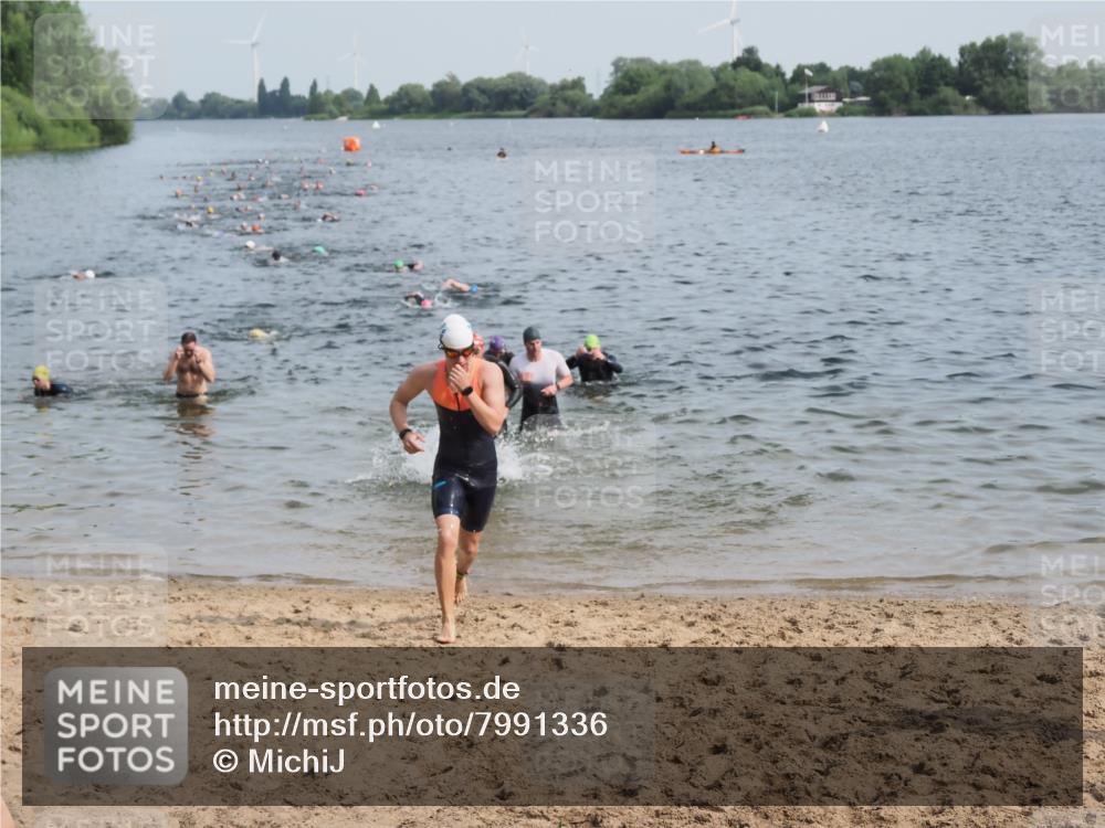 21.06.2025 - 27. Vierlanden-Triathlon MichiJ http://msf.ph/oto/7991336 15.06.2026 09:54:11 Schwimmen 267, 302, 337, 356 meine-sportfotos.de