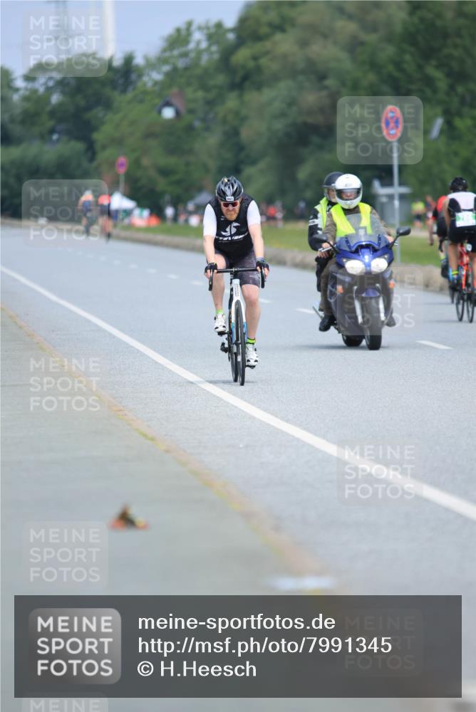21.06.2025 - 27. Vierlanden-Triathlon H.Heesch http://msf.ph/oto/7991345 15.06.2025 11:56:05 Radfahren 783, 832, 843 meine-sportfotos.de