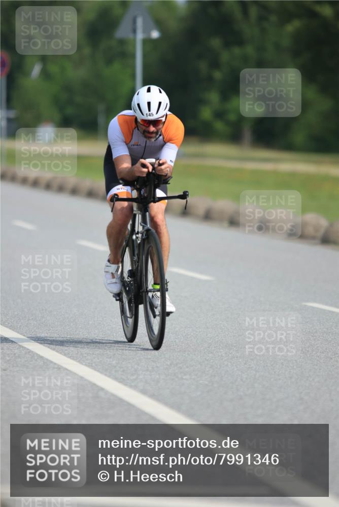 15.06.2025 - 27. Vierlanden-Triathlon H.Heesch http://msf.ph/oto/7991346 15.06.2025 09:57:15 Radfahren 130, 145, 209 meine-sportfotos.de