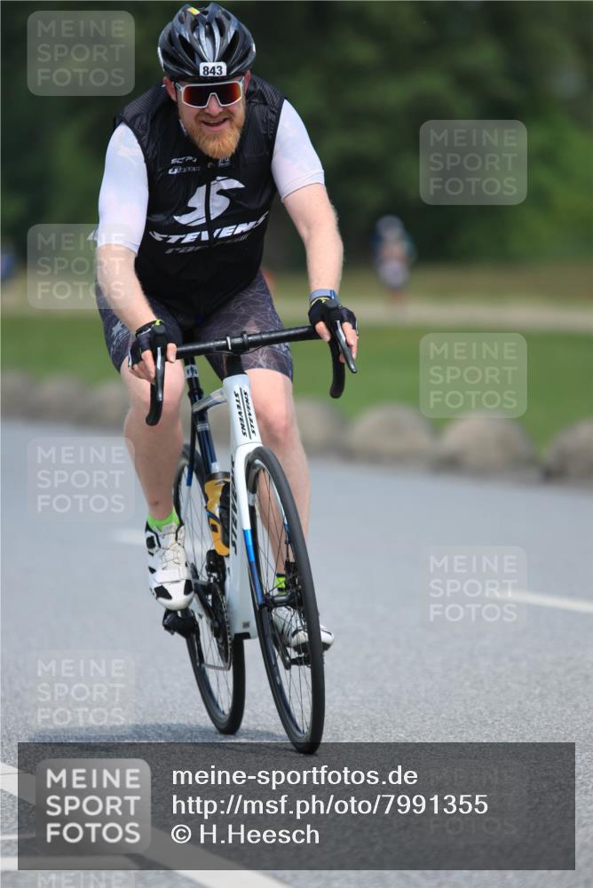 21.06.2025 - 27. Vierlanden-Triathlon H.Heesch http://msf.ph/oto/7991355 15.06.2025 11:56:08 Radfahren 783, 832, 843 meine-sportfotos.de