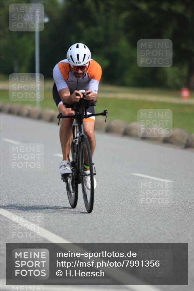 15.06.2025 - 27. Vierlanden-Triathlon H.Heesch http://msf.ph/oto/7991356 15.06.2025 09:57:15 Radfahren 130, 145, 209 meine-sportfotos.de