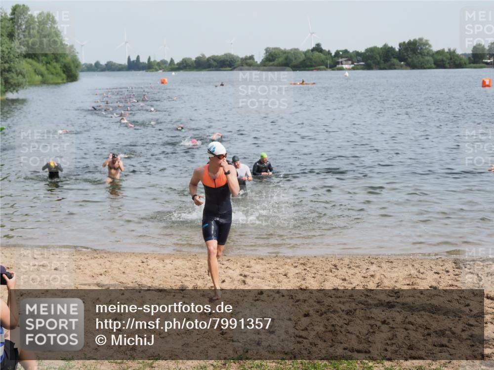 21.06.2025 - 27. Vierlanden-Triathlon MichiJ http://msf.ph/oto/7991357 15.06.2026 09:54:11 Schwimmen 267, 302, 337, 356 meine-sportfotos.de