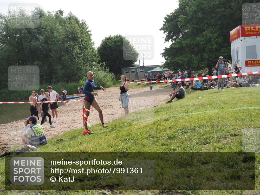 15.06.2025 - 27. Vierlanden-Triathlon KatJ http://msf.ph/oto/7991361 15.06.2025 09:13:50 Schwimmen 203 meine-sportfotos.de