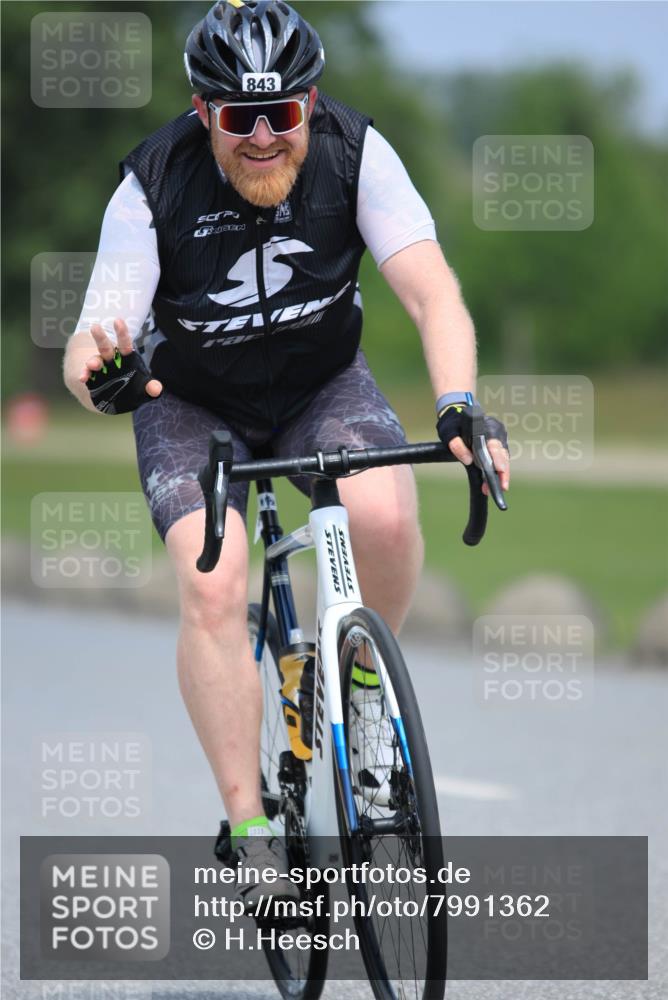 21.06.2025 - 27. Vierlanden-Triathlon H.Heesch http://msf.ph/oto/7991362 15.06.2025 11:56:09 Radfahren 783, 832, 843 meine-sportfotos.de