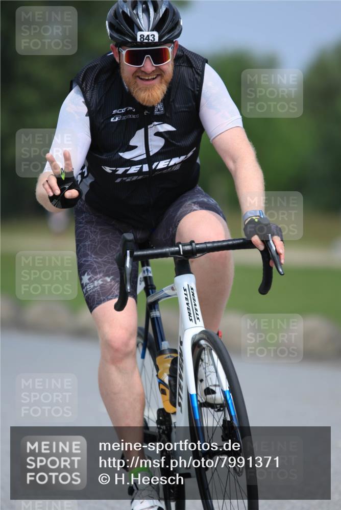 21.06.2025 - 27. Vierlanden-Triathlon H.Heesch http://msf.ph/oto/7991371 15.06.2025 11:56:09 Radfahren 783, 832, 843 meine-sportfotos.de