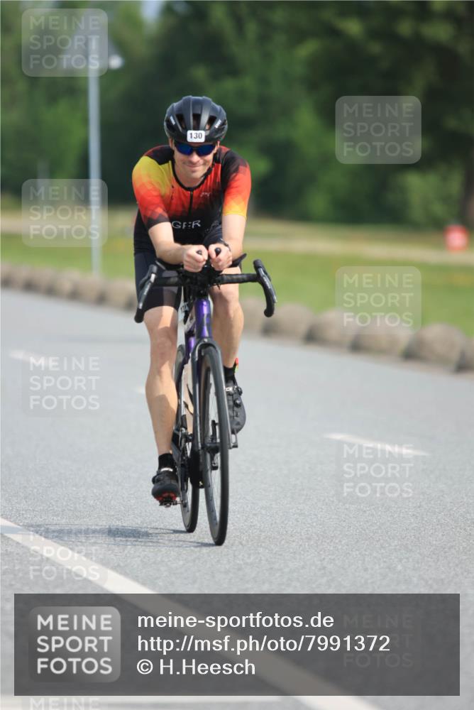 15.06.2025 - 27. Vierlanden-Triathlon H.Heesch http://msf.ph/oto/7991372 15.06.2025 09:57:20 Radfahren 75, 130, 145 meine-sportfotos.de