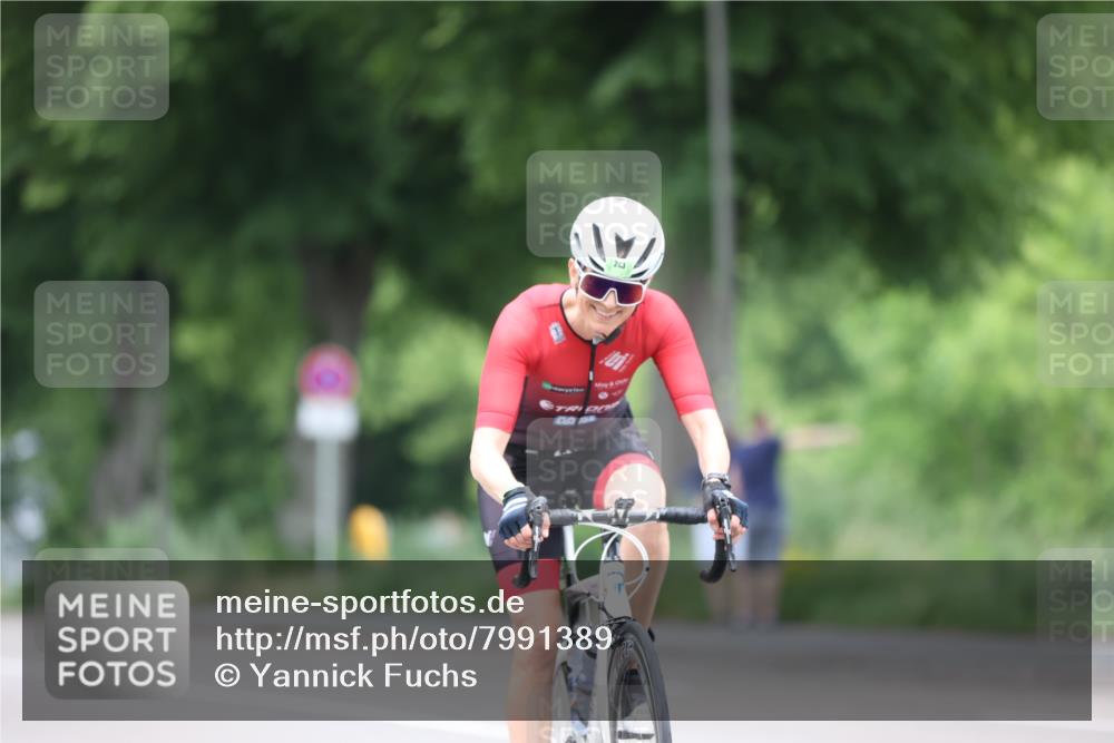 15.06.2025 - 7 Türme Triathlon Yannick Fuchs http://msf.ph/oto/7991389 15.06.2025 11:57:47 Radfahren 243, 244 meine-sportfotos.de