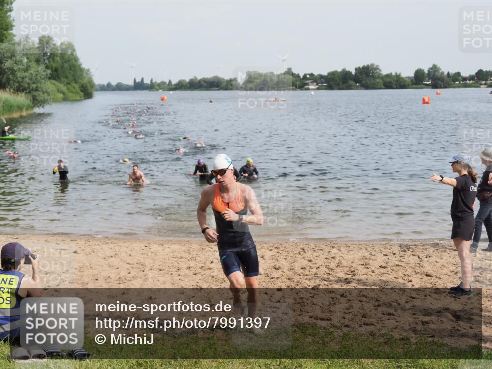 21.06.2025 - 27. Vierlanden-Triathlon MichiJ http://msf.ph/oto/7991397 15.06.2026 09:54:12 Schwimmen 267, 302, 337, 356 meine-sportfotos.de