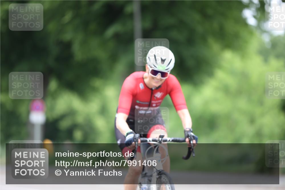 15.06.2025 - 7 Türme Triathlon Yannick Fuchs http://msf.ph/oto/7991406 15.06.2025 11:57:47 Radfahren 243, 244 meine-sportfotos.de