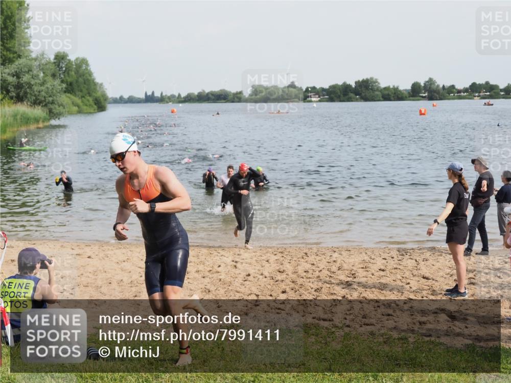21.06.2025 - 27. Vierlanden-Triathlon MichiJ http://msf.ph/oto/7991411 15.06.2026 09:54:13 Schwimmen 267, 302, 337, 356 meine-sportfotos.de