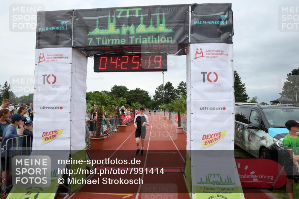 15.06.2025 - 7 Türme Triathlon Michael Strokosch http://msf.ph/oto/7991414 15.06.2025 14:25:19 Ziel 894, 977 meine-sportfotos.de