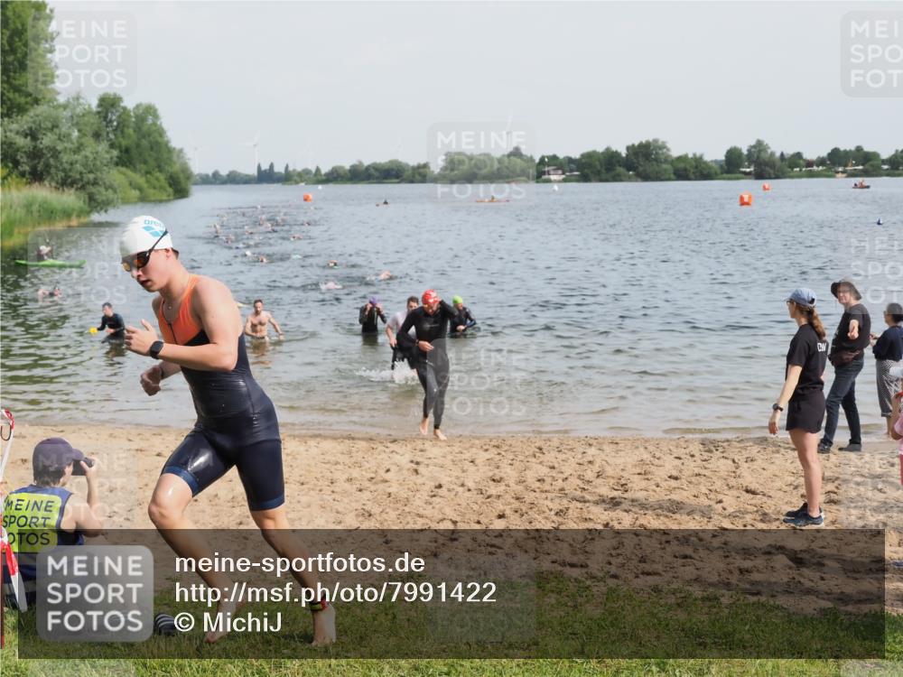 21.06.2025 - 27. Vierlanden-Triathlon MichiJ http://msf.ph/oto/7991422 15.06.2026 09:54:13 Schwimmen 267, 302, 337, 356 meine-sportfotos.de