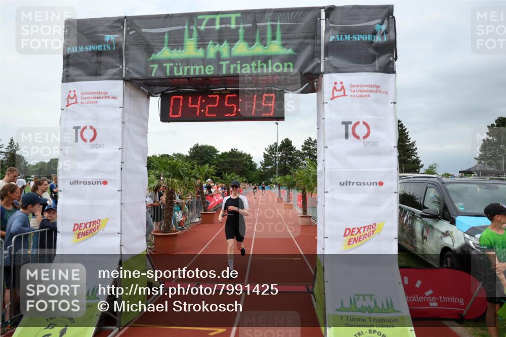 15.06.2025 - 7 Türme Triathlon Michael Strokosch http://msf.ph/oto/7991425 15.06.2025 14:25:19 Ziel 894, 977 meine-sportfotos.de