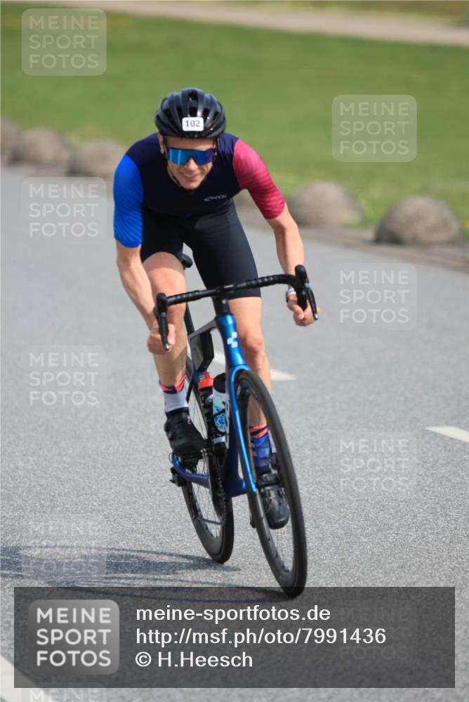 15.06.2025 - 27. Vierlanden-Triathlon H.Heesch http://msf.ph/oto/7991436 15.06.2025 09:58:48 Radfahren 102, 205 meine-sportfotos.de