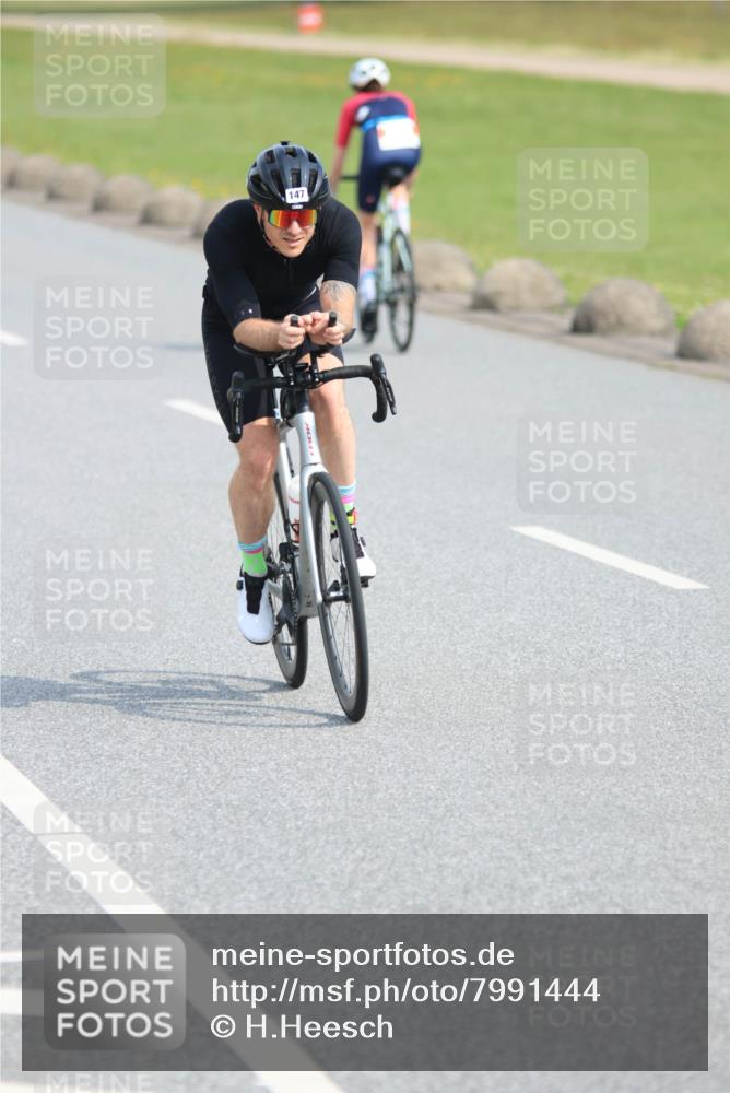 15.06.2025 - 27. Vierlanden-Triathlon H.Heesch http://msf.ph/oto/7991444 15.06.2025 09:59:00 Radfahren 147, 205 meine-sportfotos.de