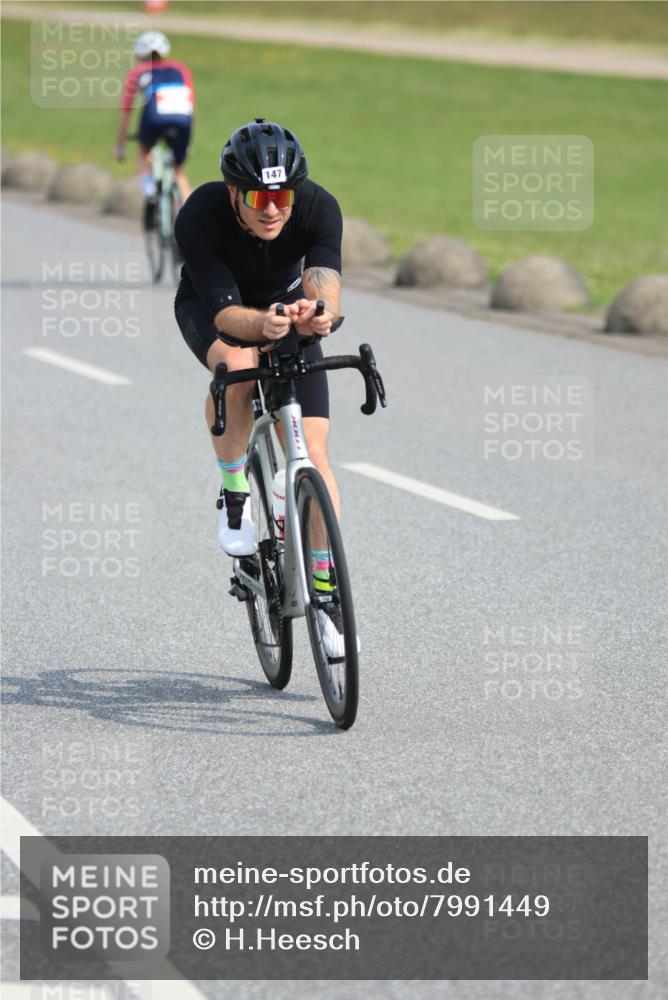 15.06.2025 - 27. Vierlanden-Triathlon H.Heesch http://msf.ph/oto/7991449 15.06.2025 09:59:01 Radfahren 147 meine-sportfotos.de