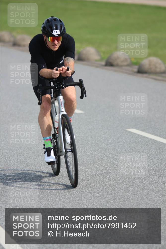 15.06.2025 - 27. Vierlanden-Triathlon H.Heesch http://msf.ph/oto/7991452 15.06.2025 09:59:01 Radfahren 147 meine-sportfotos.de