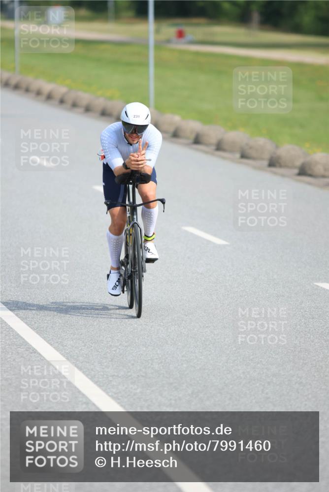 15.06.2025 - 27. Vierlanden-Triathlon H.Heesch http://msf.ph/oto/7991460 15.06.2025 09:59:16 Radfahren 134, 194, 239, 265, 288 meine-sportfotos.de