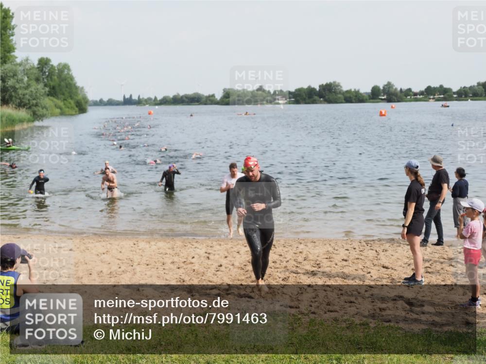 21.06.2025 - 27. Vierlanden-Triathlon MichiJ http://msf.ph/oto/7991463 15.06.2026 09:54:15 Schwimmen 302, 337, 342, 356 meine-sportfotos.de