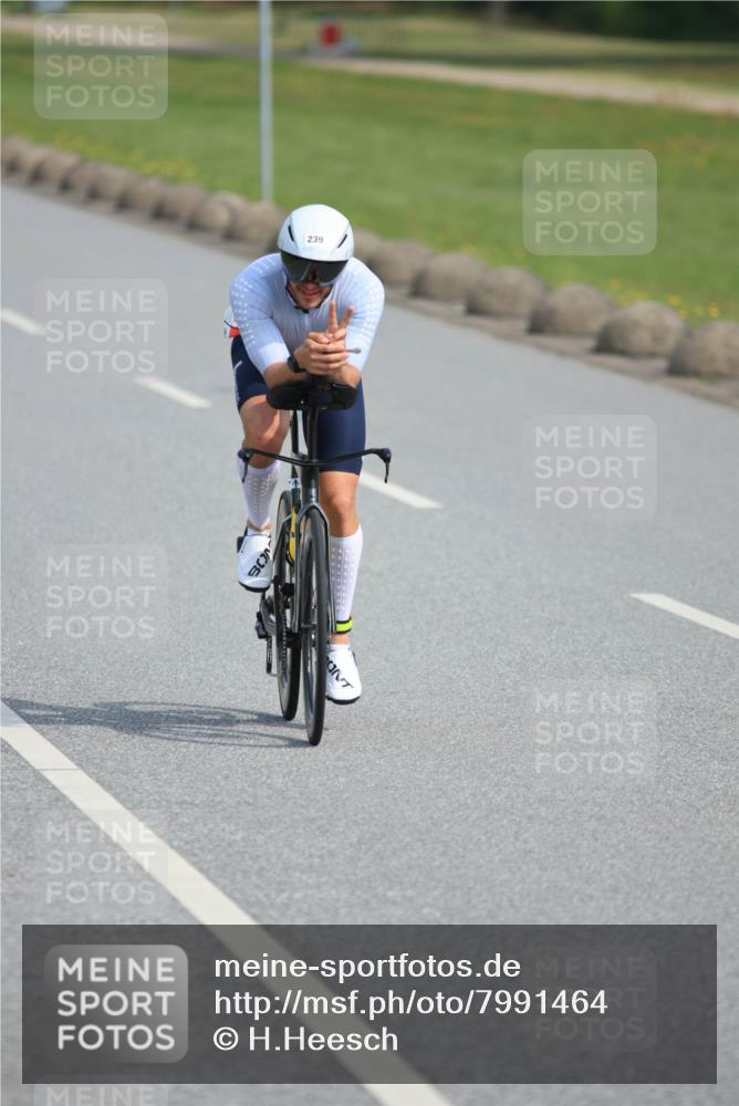 15.06.2025 - 27. Vierlanden-Triathlon H.Heesch http://msf.ph/oto/7991464 15.06.2025 09:59:16 Radfahren 134, 194, 239, 265, 288 meine-sportfotos.de