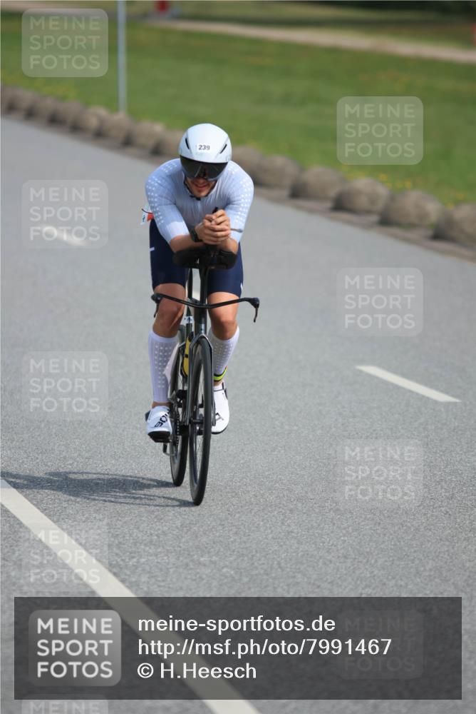15.06.2025 - 27. Vierlanden-Triathlon H.Heesch http://msf.ph/oto/7991467 15.06.2025 09:59:16 Radfahren 134, 194, 239, 265, 288 meine-sportfotos.de
