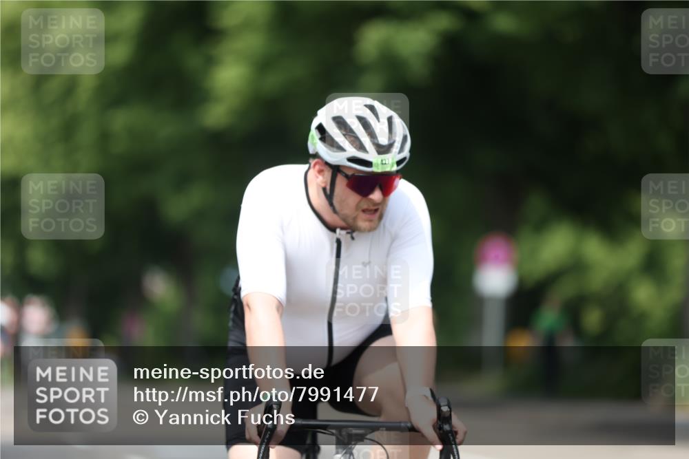 15.06.2025 - 7 Türme Triathlon Yannick Fuchs http://msf.ph/oto/7991477 15.06.2025 13:04:48 Radfahren 464, 502, 884, 944, 1007 meine-sportfotos.de
