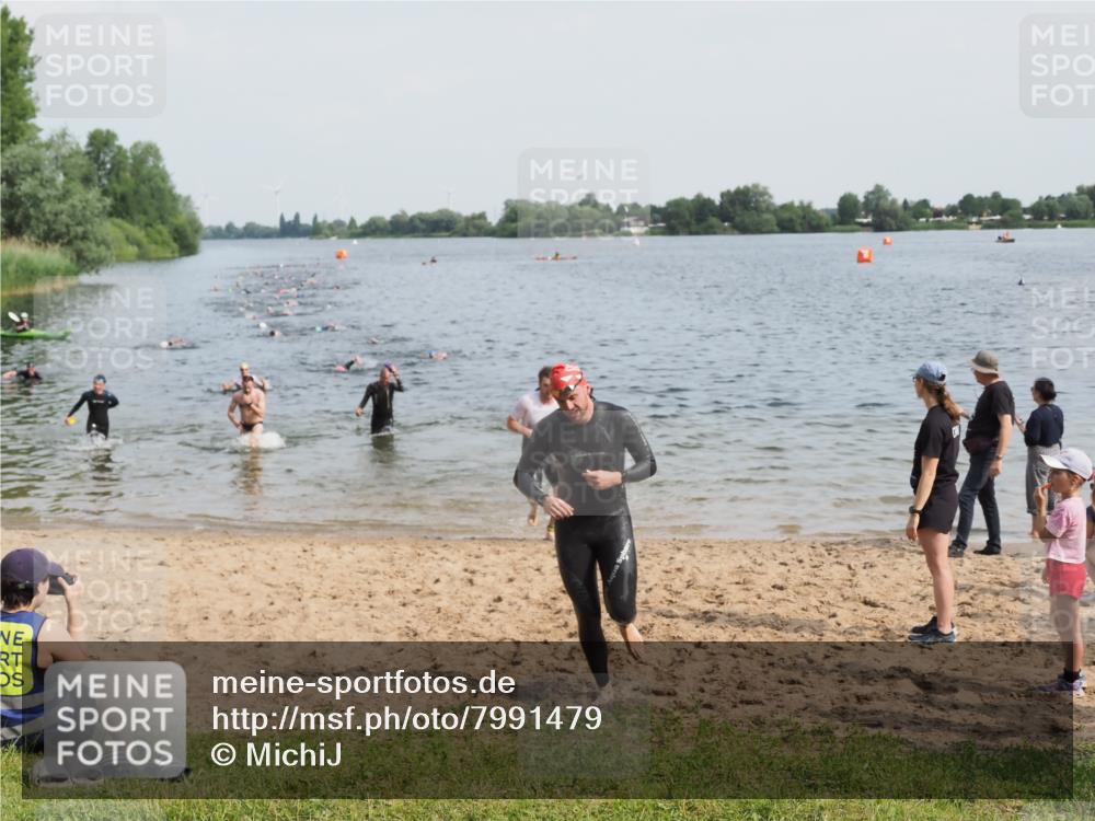 21.06.2025 - 27. Vierlanden-Triathlon MichiJ http://msf.ph/oto/7991479 15.06.2026 09:54:15 Schwimmen 302, 337, 342, 356 meine-sportfotos.de