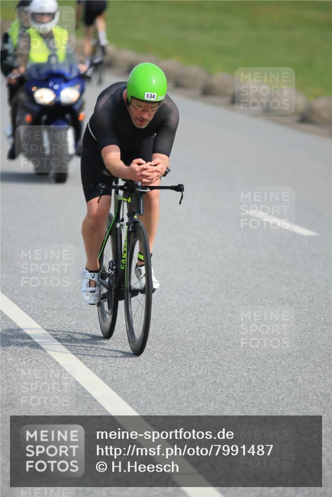 15.06.2025 - 27. Vierlanden-Triathlon H.Heesch http://msf.ph/oto/7991487 15.06.2025 09:59:21 Radfahren 134, 239, 265, 288 meine-sportfotos.de