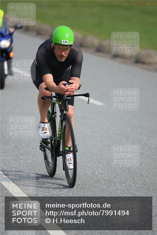 15.06.2025 - 27. Vierlanden-Triathlon H.Heesch http://msf.ph/oto/7991494 15.06.2025 09:59:22 Radfahren 134, 251, 265, 288 meine-sportfotos.de