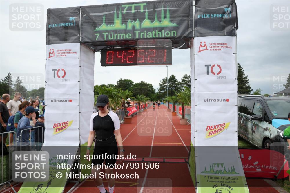 15.06.2025 - 7 Türme Triathlon Michael Strokosch http://msf.ph/oto/7991506 15.06.2025 14:25:20 Ziel 894, 977 meine-sportfotos.de