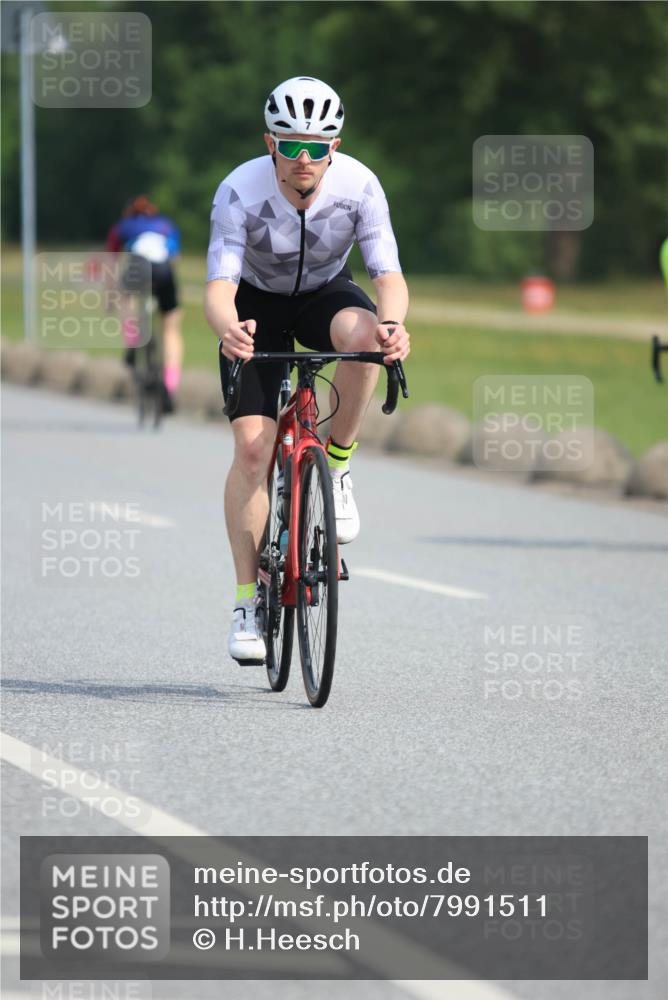 15.06.2025 - 27. Vierlanden-Triathlon H.Heesch http://msf.ph/oto/7991511 15.06.2025 09:59:56 Radfahren 7, 99, 122, 128, 135, 328 meine-sportfotos.de