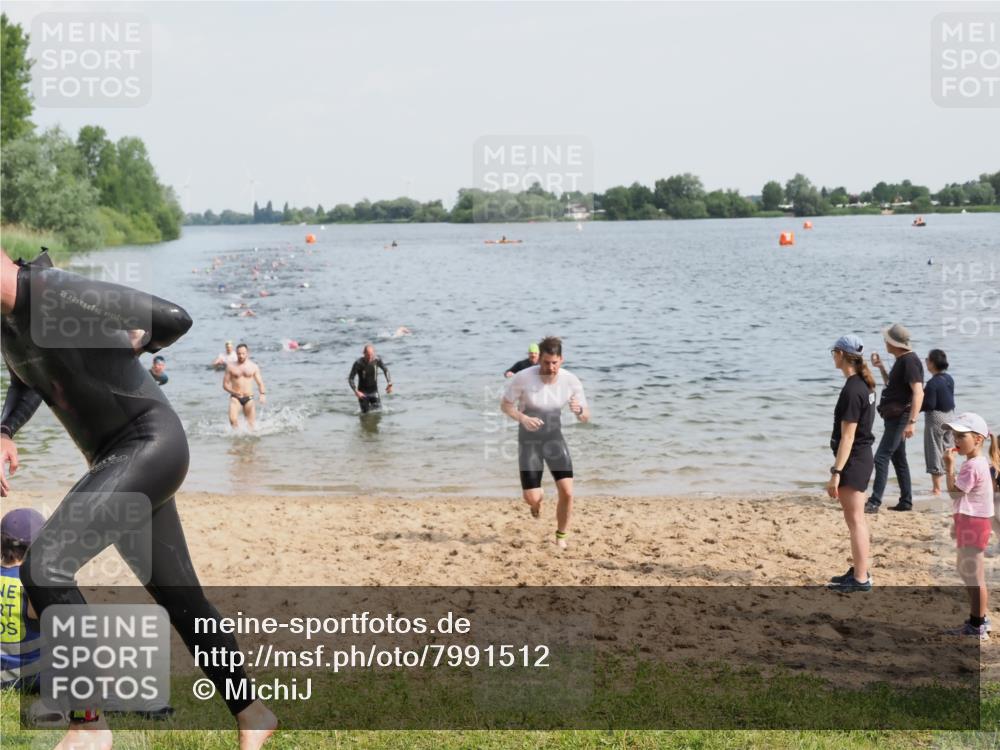 21.06.2025 - 27. Vierlanden-Triathlon MichiJ http://msf.ph/oto/7991512 15.06.2026 09:54:17 Schwimmen 253, 255, 261, 302, 337, 342, 356 meine-sportfotos.de