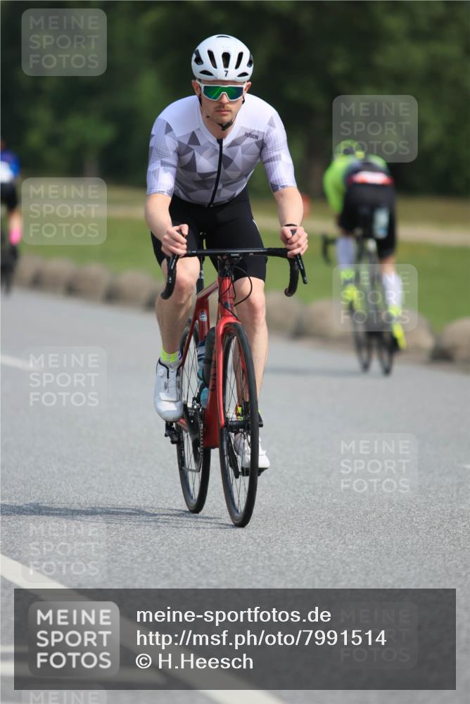 15.06.2025 - 27. Vierlanden-Triathlon H.Heesch http://msf.ph/oto/7991514 15.06.2025 09:59:56 Radfahren 7, 99, 122, 128, 135, 328 meine-sportfotos.de