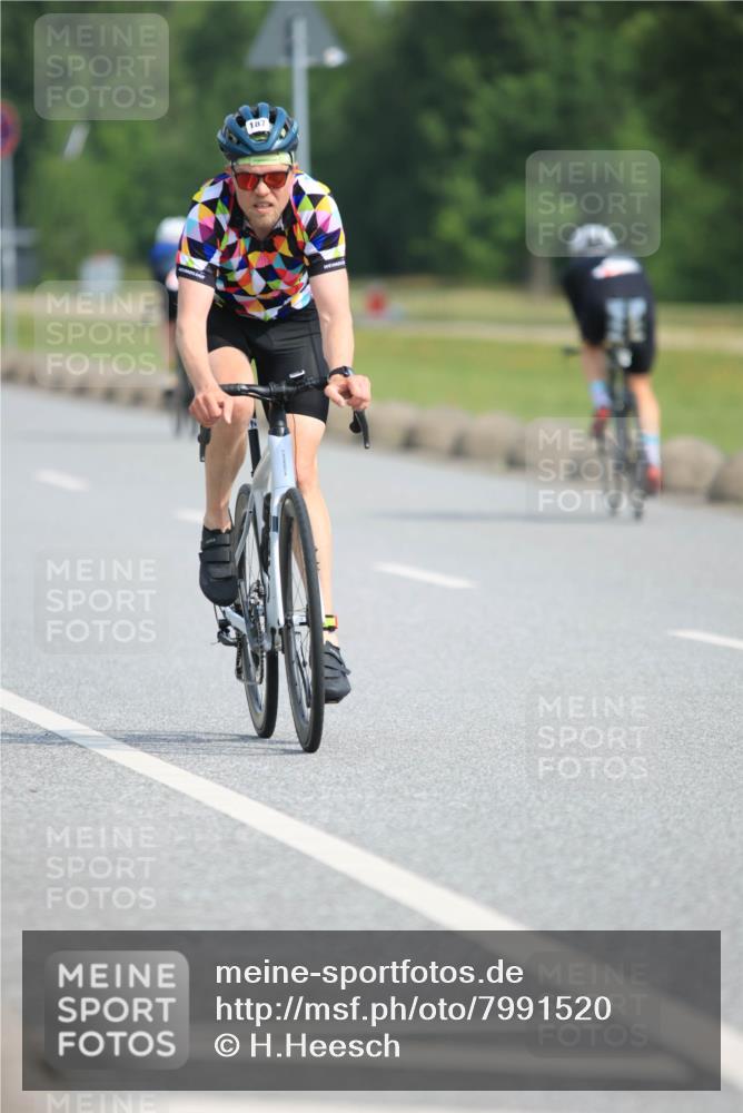 15.06.2025 - 27. Vierlanden-Triathlon H.Heesch http://msf.ph/oto/7991520 15.06.2025 10:00:06 Radfahren 154, 187 meine-sportfotos.de