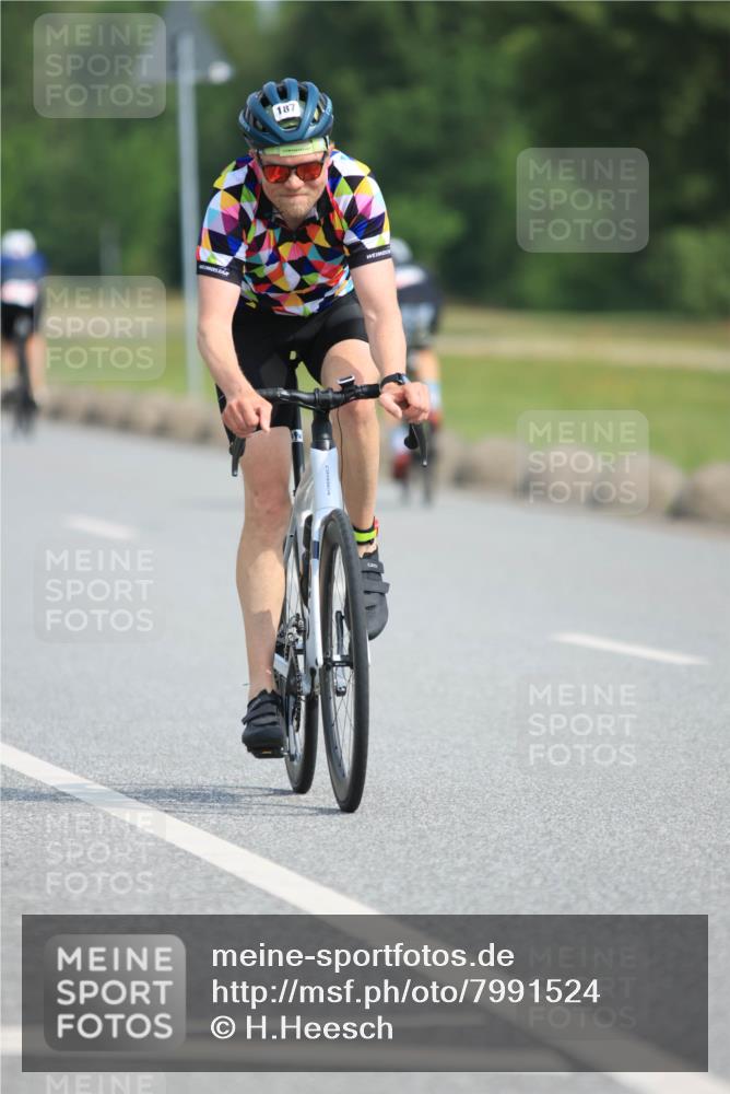 15.06.2025 - 27. Vierlanden-Triathlon H.Heesch http://msf.ph/oto/7991524 15.06.2025 10:00:06 Radfahren 154, 187 meine-sportfotos.de