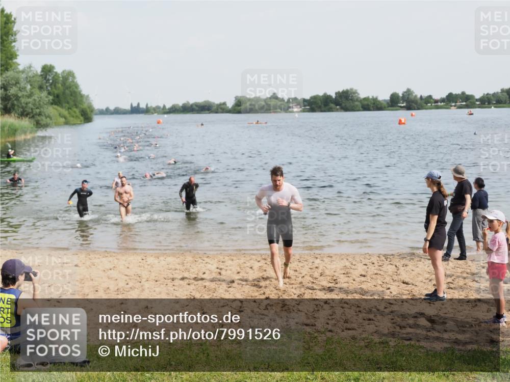 21.06.2025 - 27. Vierlanden-Triathlon MichiJ http://msf.ph/oto/7991526 15.06.2026 09:54:17 Schwimmen 253, 255, 261, 302, 337, 342, 356 meine-sportfotos.de