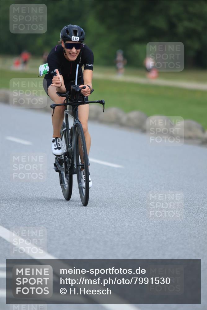 21.06.2025 - 27. Vierlanden-Triathlon H.Heesch http://msf.ph/oto/7991530 15.06.2025 11:57:09 Radfahren 653, 670, 750, 912 meine-sportfotos.de