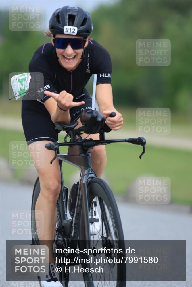 21.06.2025 - 27. Vierlanden-Triathlon H.Heesch http://msf.ph/oto/7991580 15.06.2025 11:57:10 Radfahren 653, 750, 912 meine-sportfotos.de