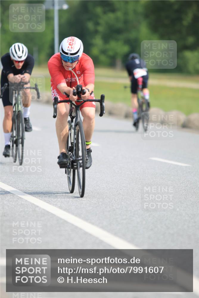 15.06.2025 - 27. Vierlanden-Triathlon H.Heesch http://msf.ph/oto/7991607 15.06.2025 10:00:36 Radfahren 3, 65, 106, 127, 160 meine-sportfotos.de