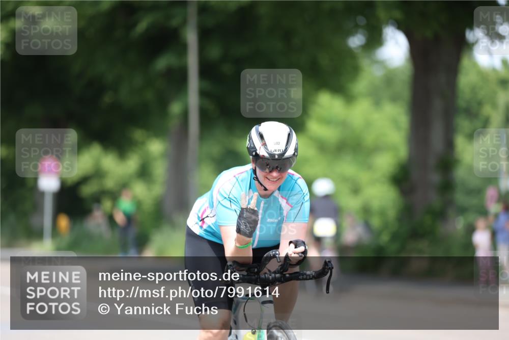 15.06.2025 - 7 Türme Triathlon Yannick Fuchs http://msf.ph/oto/7991614 15.06.2025 13:04:52 Radfahren 464, 474, 502, 944, 1007, 1082 meine-sportfotos.de