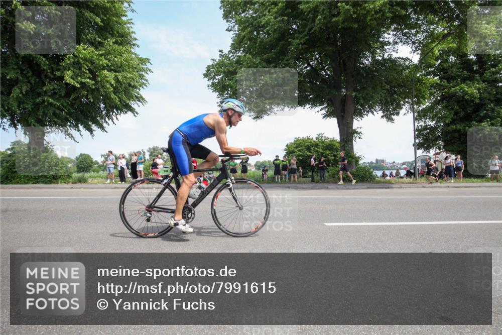 15.06.2025 - 7 Türme Triathlon Yannick Fuchs http://msf.ph/oto/7991615 15.06.2025 13:24:32 Radfahren 215, 397, 543, 930, 1072, 1182 meine-sportfotos.de