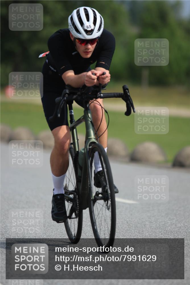 15.06.2025 - 27. Vierlanden-Triathlon H.Heesch http://msf.ph/oto/7991629 15.06.2025 10:00:38 Radfahren 3, 65, 127, 160 meine-sportfotos.de