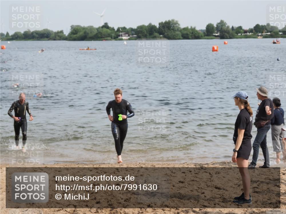 21.06.2025 - 27. Vierlanden-Triathlon MichiJ http://msf.ph/oto/7991630 15.06.2026 09:54:21 Schwimmen 253, 255, 261, 302, 337, 342, 354 meine-sportfotos.de