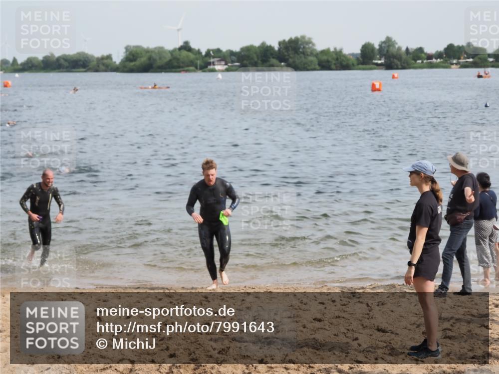 21.06.2025 - 27. Vierlanden-Triathlon MichiJ http://msf.ph/oto/7991643 15.06.2026 09:54:21 Schwimmen 253, 255, 261, 302, 337, 342, 354 meine-sportfotos.de