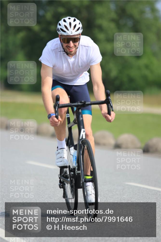 15.06.2025 - 27. Vierlanden-Triathlon H.Heesch http://msf.ph/oto/7991646 15.06.2025 10:00:40 Radfahren 3, 65, 160, 356 meine-sportfotos.de